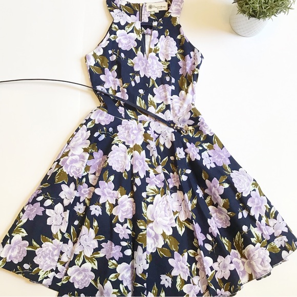 Onze shop - Floral fit and flare dress with belt - Picture 1 of 5